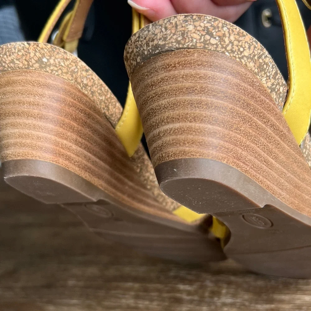 Earth Yellow Braided Strap Sandals 8.5 - Picture 7 of 13
